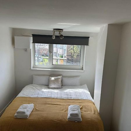 לונדון Cheerful Double Room For Single Use מראה חיצוני תמונה