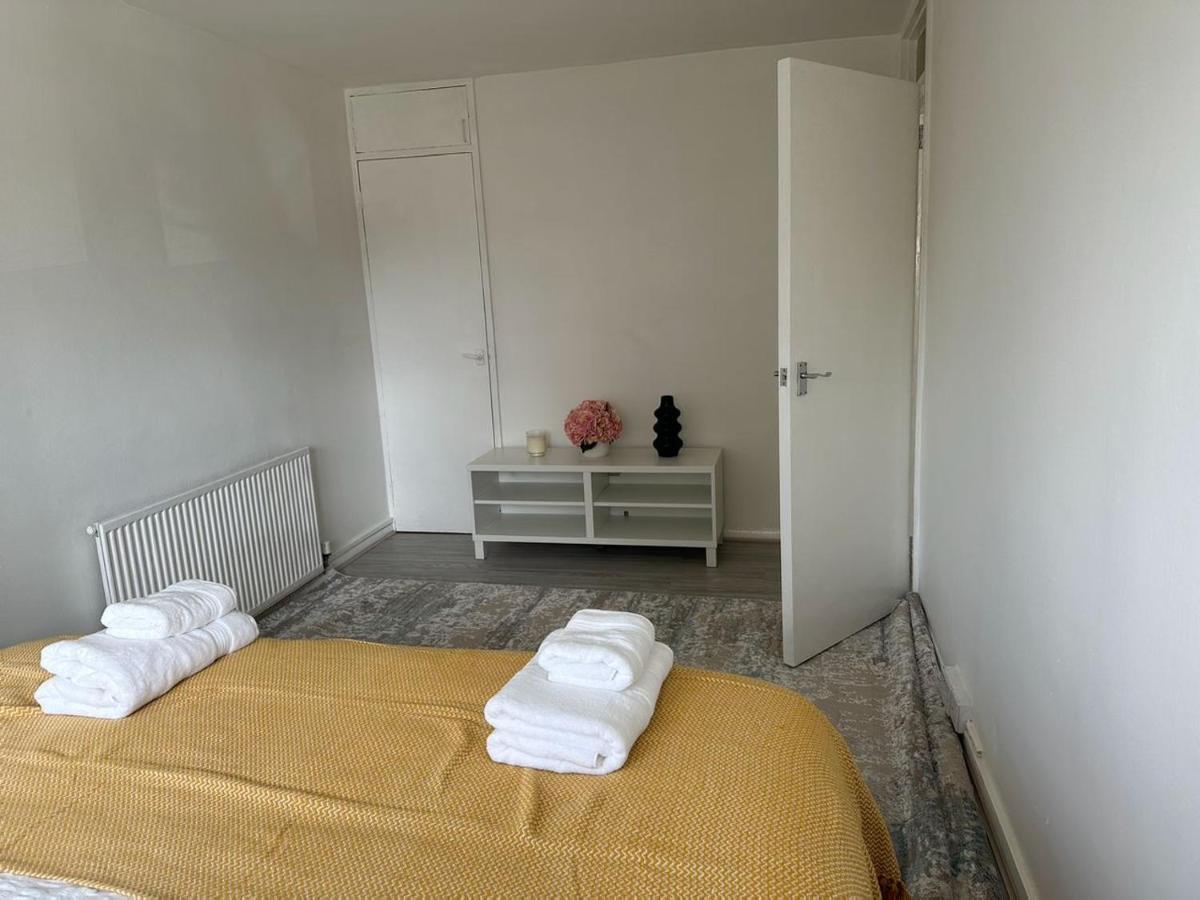 לונדון Cheerful Double Room For Single Use מראה חיצוני תמונה